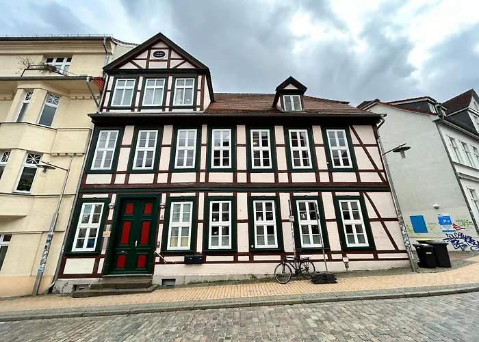 Stilvoll Wohnen In Bester Lage Schwerins דירה